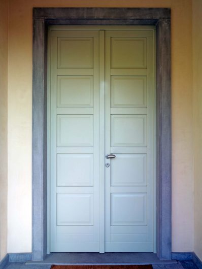 Entrance doors, image ten