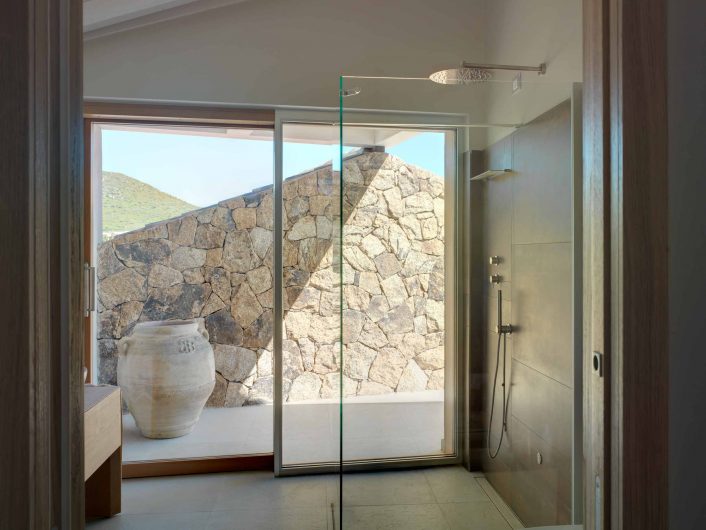 View of the bathroom with sliding shower lift, lined with aluminum