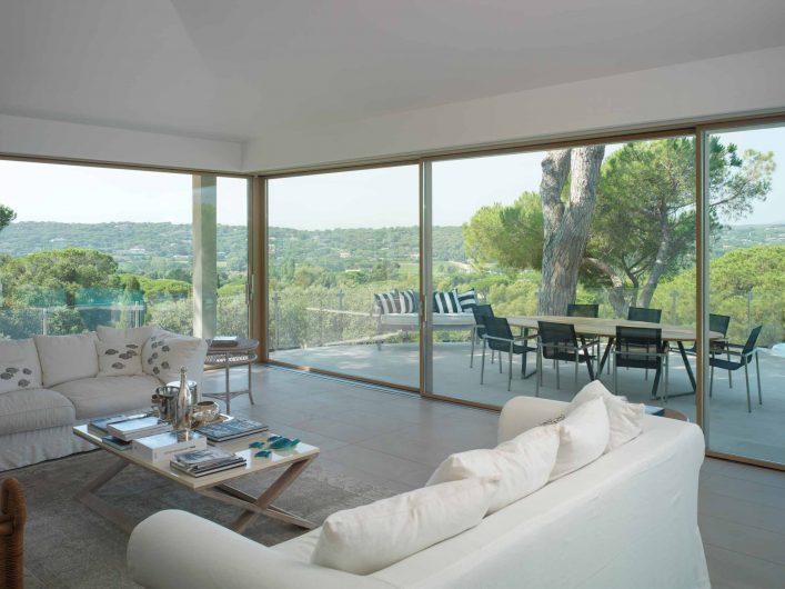 View of the lift and slide of the living area of Villa Saint Tropez with opening corner